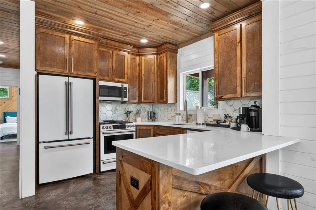 Photo 8 — 1408 N Lukfata Trail, Broken Bow, OK 74728
