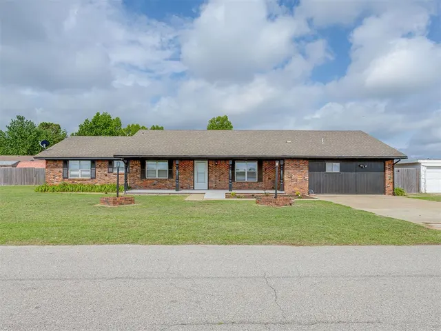 Front exterior — 202 Walter Way, Anadarko, OK 73005