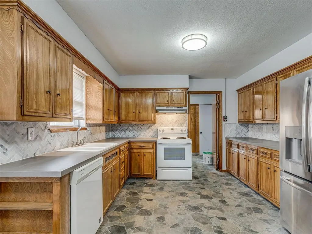 Photo 7 — 202 Walter Way, Anadarko, OK 73005