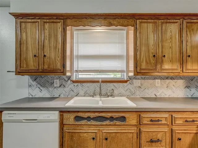 Photo 8 — 202 Walter Way, Anadarko, OK 73005