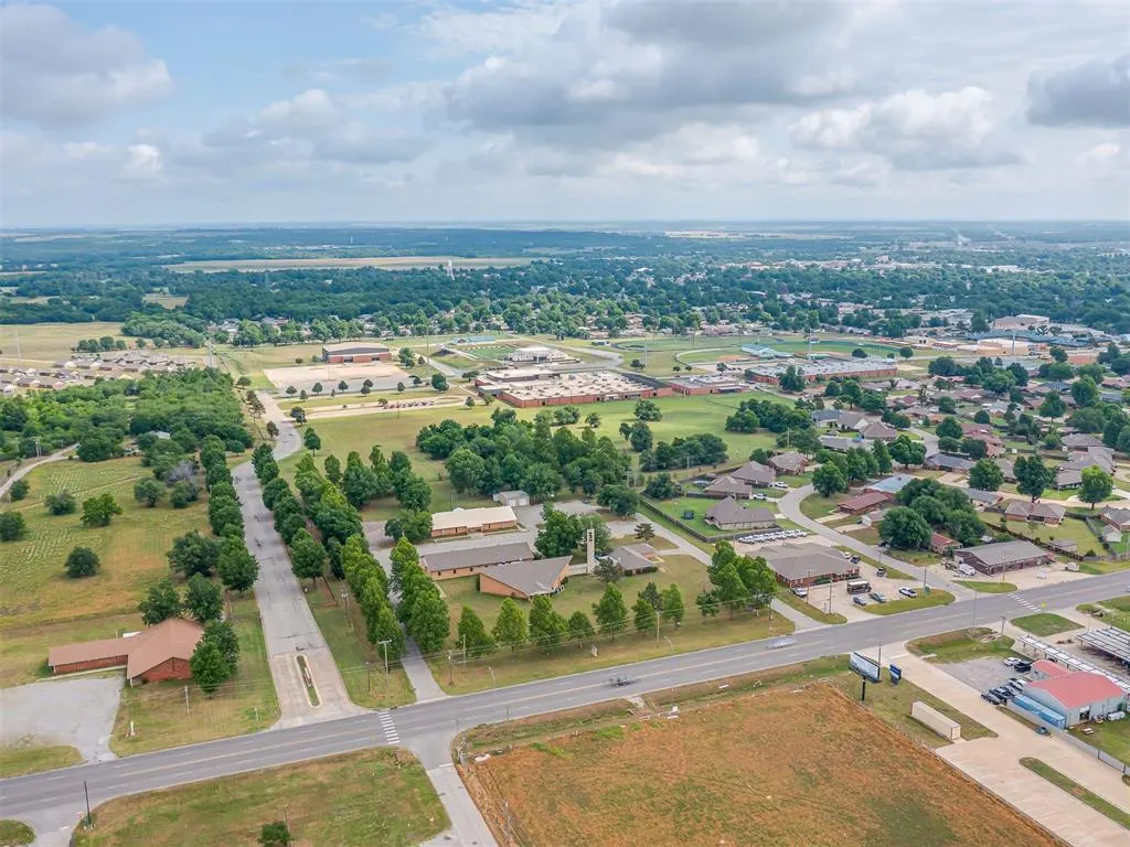 Photo 33 — 202 Walter Way, Anadarko, OK 73005