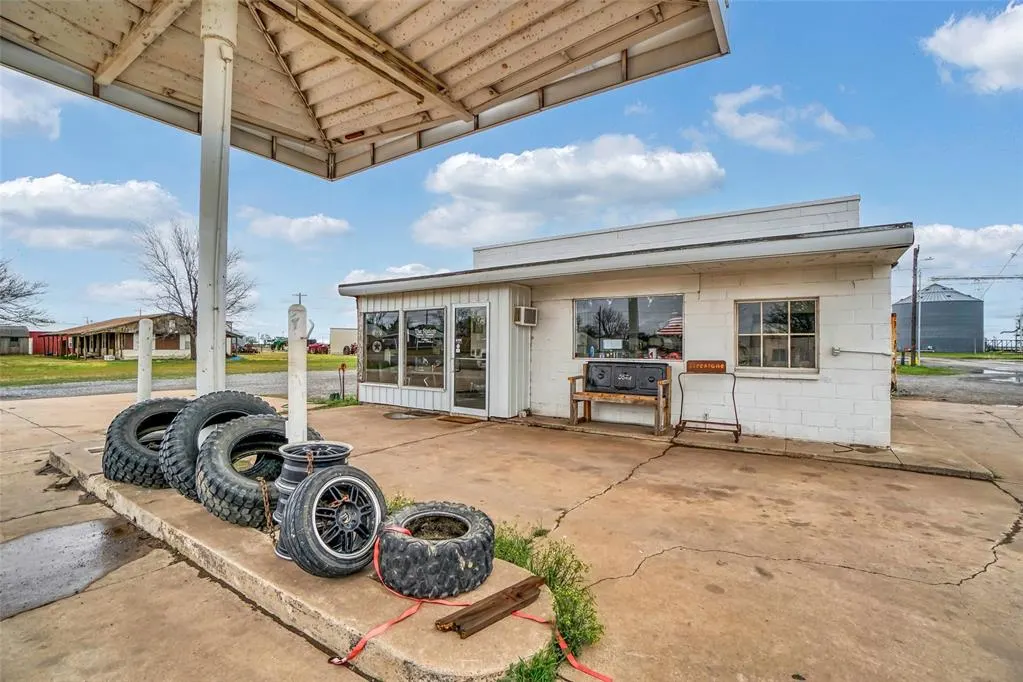 Front exterior — 200 E Second Street, Duke, OK 73532