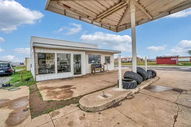 Photo 2 — 200 E Second Street, Duke, OK 73532