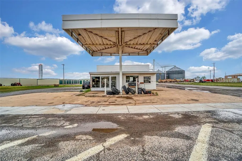 Photo 3 — 200 E Second Street, Duke, OK 73532