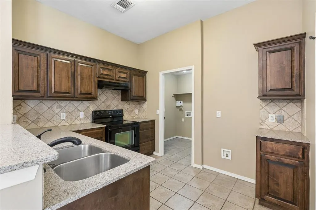 Photo 6 — 9532 SW 26th Street, Oklahoma City, OK 73128