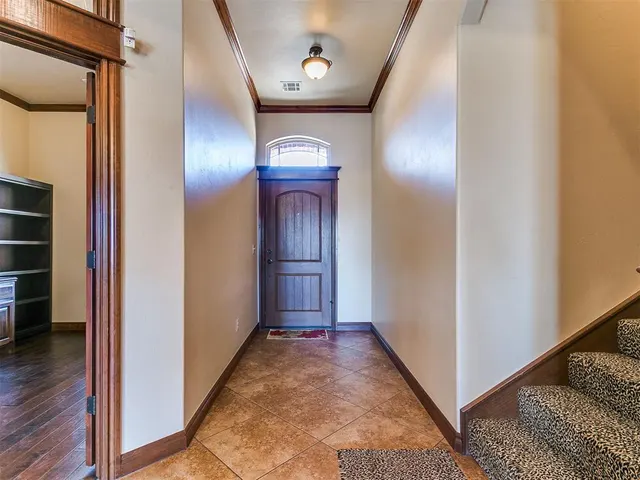 Photo 4 — 6104 Bentley Drive, Oklahoma City, OK 73169