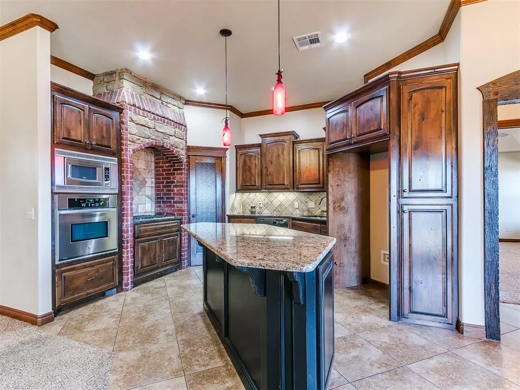 Photo 13 — 6104 Bentley Drive, Oklahoma City, OK 73169