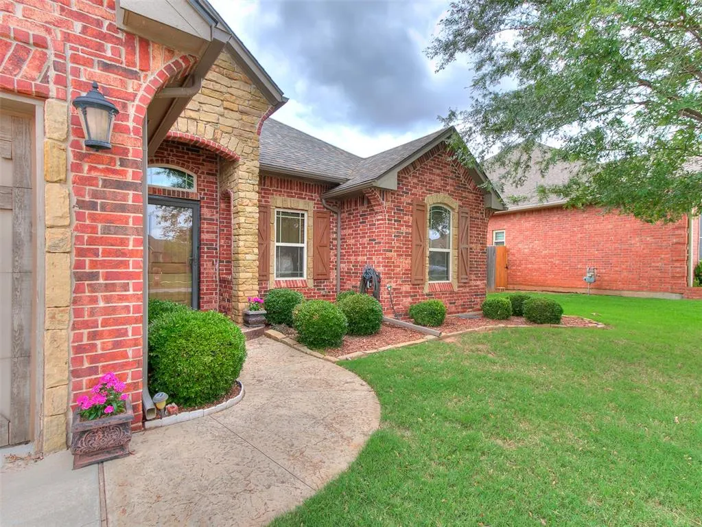 Photo 2 — 6104 Bentley Drive, Oklahoma City, OK 73169