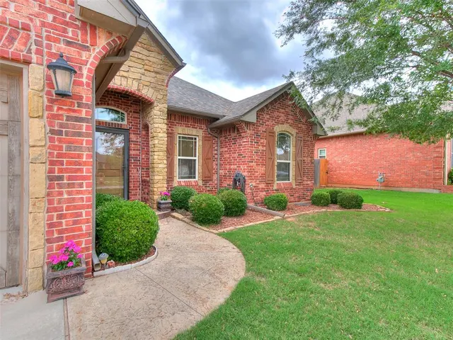Photo 2 — 6104 Bentley Drive, Oklahoma City, OK 73169