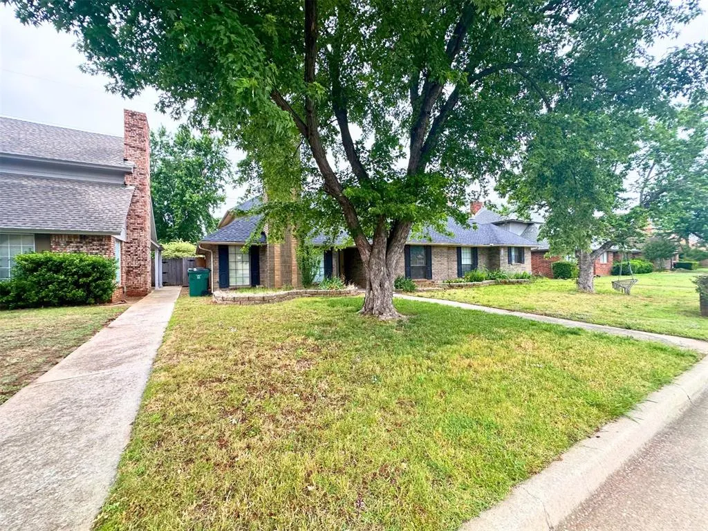 Photo 2 — 6913 N Spinnaker Lane, Oklahoma City, OK 73116