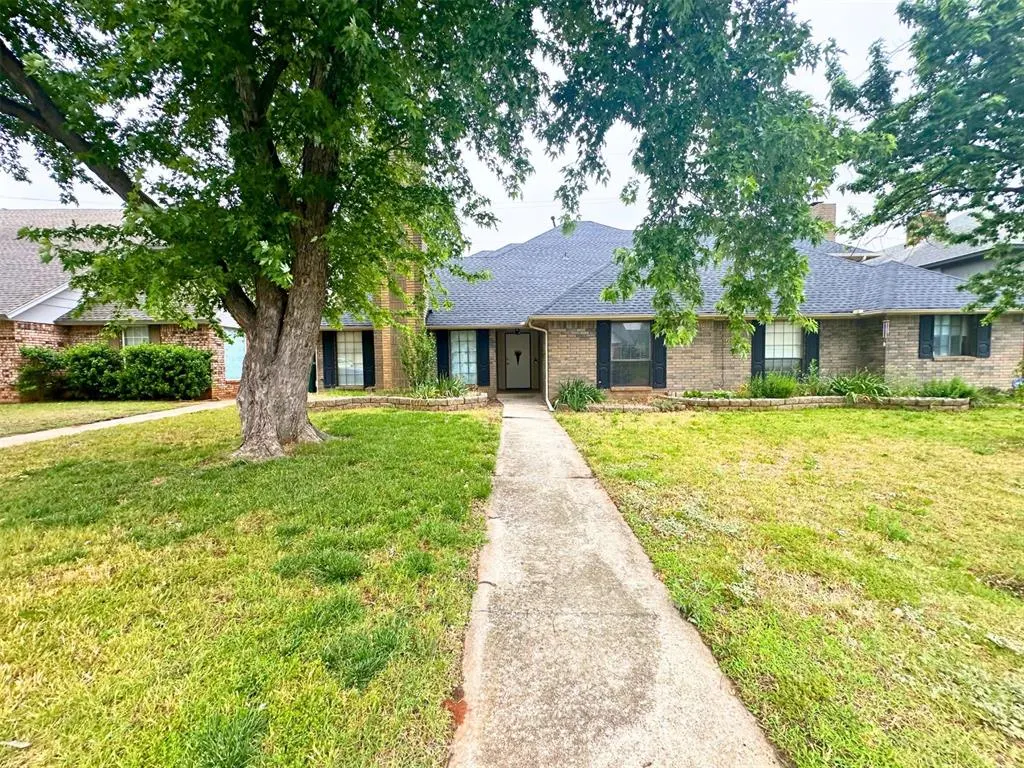 Photo 3 — 6913 N Spinnaker Lane, Oklahoma City, OK 73116