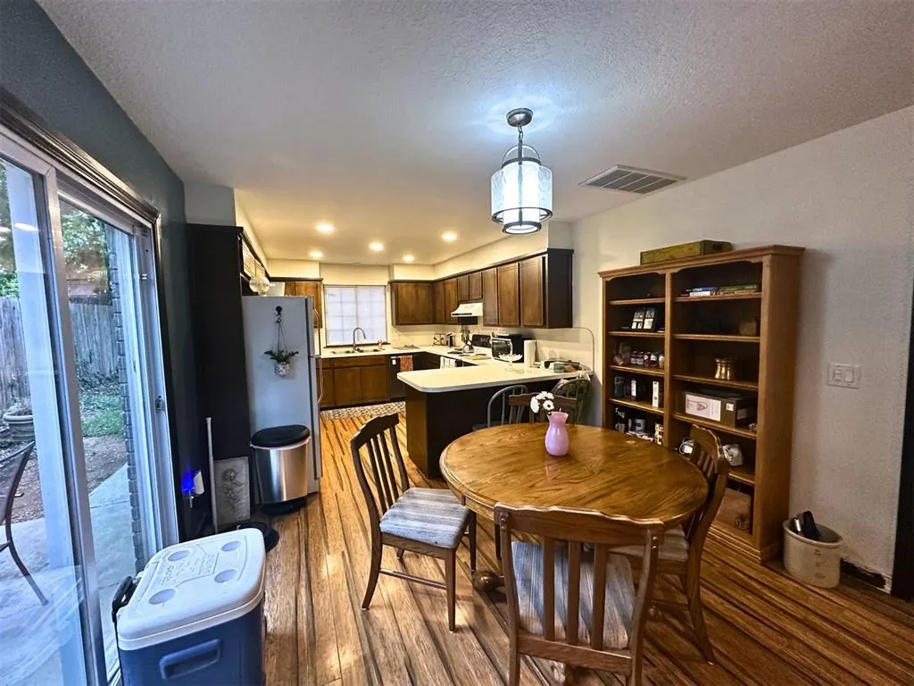 Photo 9 — 6913 N Spinnaker Lane, Oklahoma City, OK 73116
