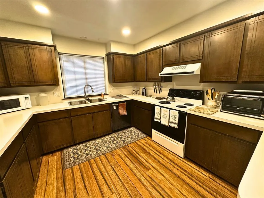 Photo 12 — 6913 N Spinnaker Lane, Oklahoma City, OK 73116