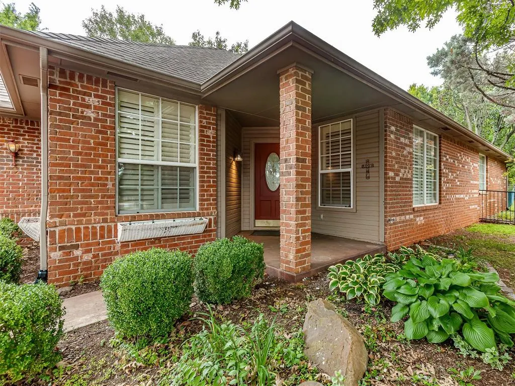 Photo 3 — 3916 Prairie Hill Court, Edmond, OK 73003