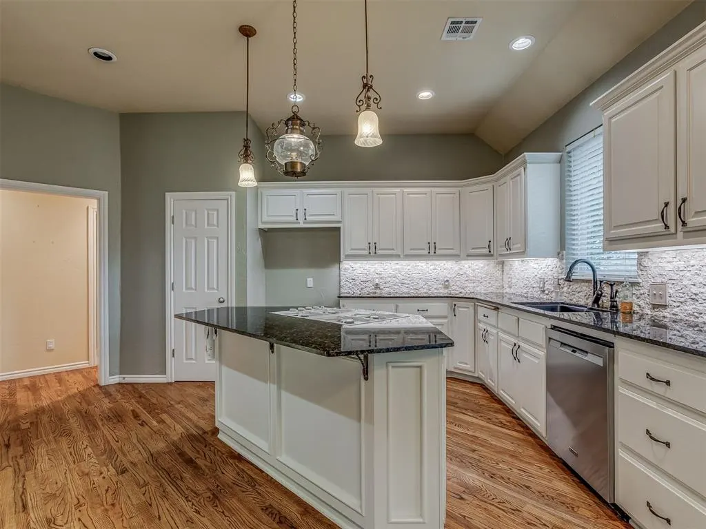 Photo 9 — 3916 Prairie Hill Court, Edmond, OK 73003