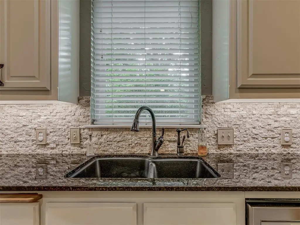 Photo 12 — 3916 Prairie Hill Court, Edmond, OK 73003