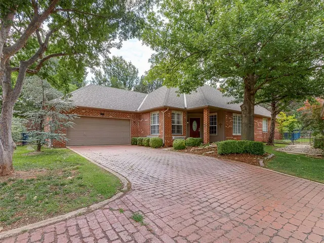 Front exterior — 3916 Prairie Hill Court, Edmond, OK 73003