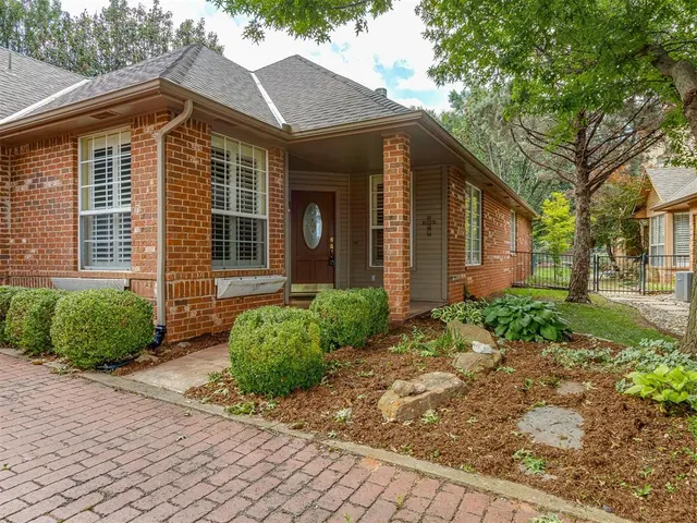 Photo 2 — 3916 Prairie Hill Court, Edmond, OK 73003
