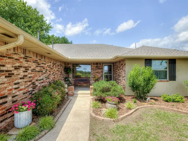 Photo 3 — 2305 NW 35th Pl, Newcastle, OK 73065