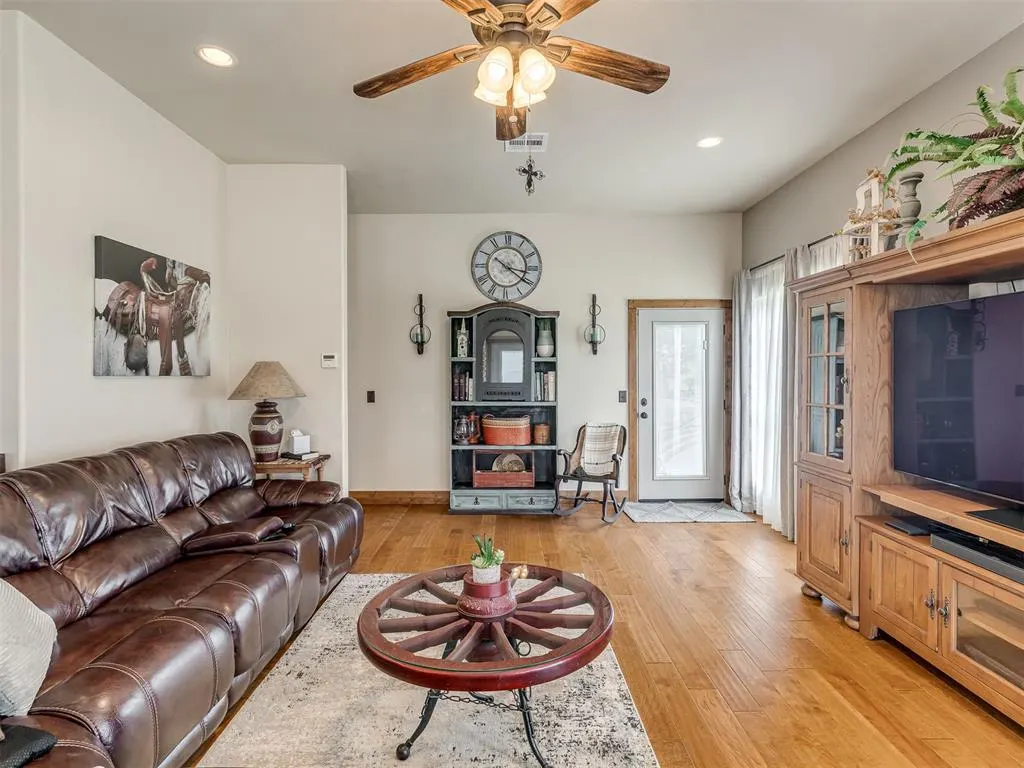 Photo 23 — 2305 NW 35th Pl, Newcastle, OK 73065