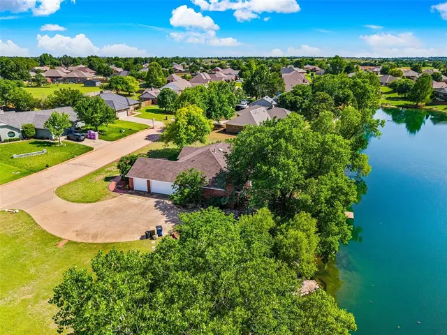 Photo 6 — 2102 Lakewood, Chickasha, OK 73018