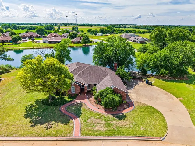 Photo 7 — 2102 Lakewood, Chickasha, OK 73018