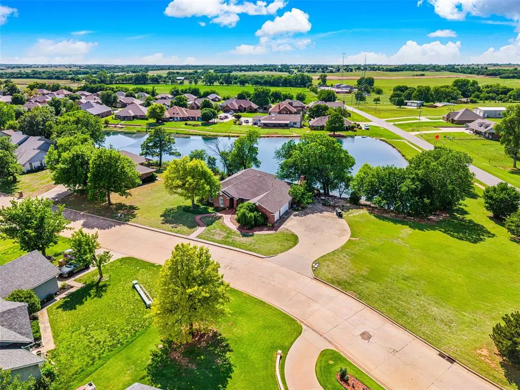 Photo 8 — 2102 Lakewood, Chickasha, OK 73018