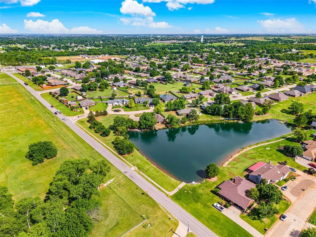Photo 9 — 2102 Lakewood, Chickasha, OK 73018