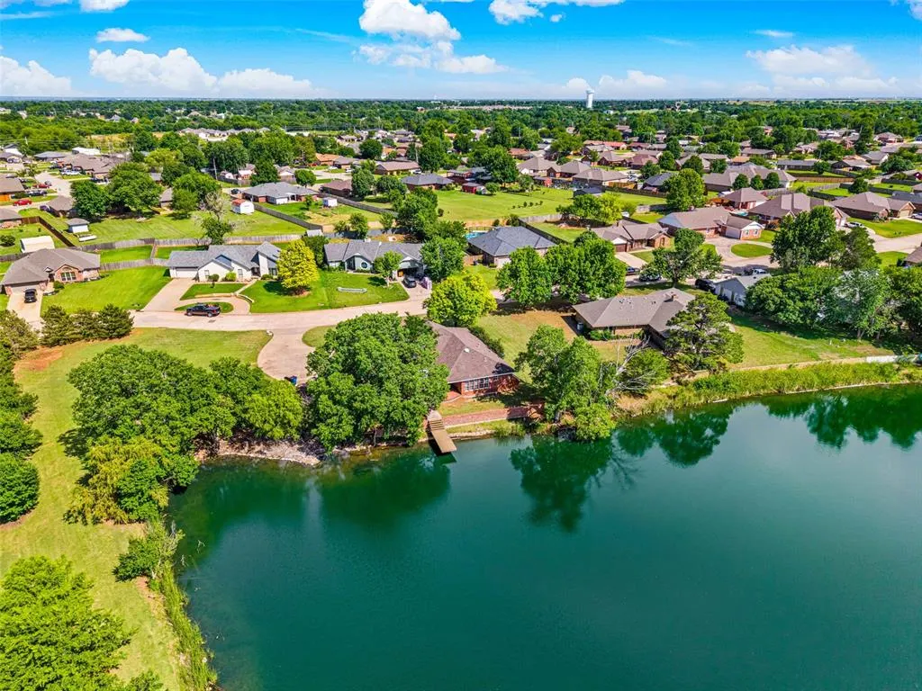 Photo 10 — 2102 Lakewood, Chickasha, OK 73018