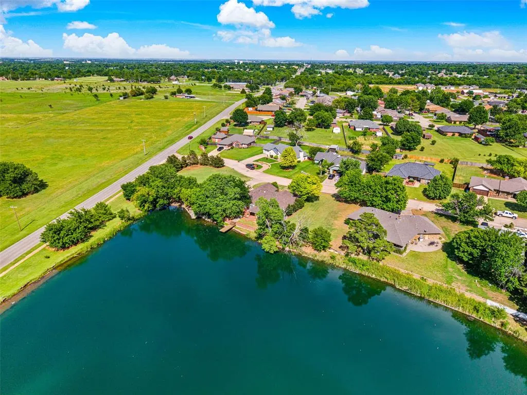Photo 11 — 2102 Lakewood, Chickasha, OK 73018