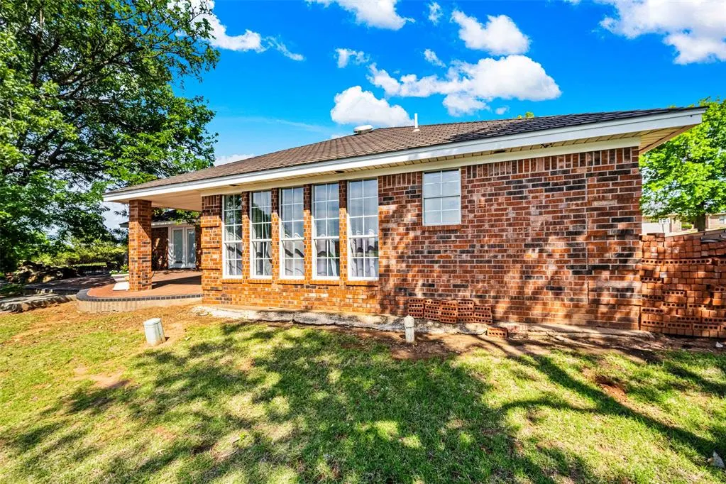Photo 17 — 2102 Lakewood, Chickasha, OK 73018