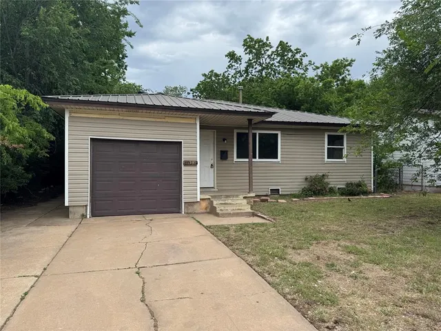 Photo 2 — 1037 Hoyt Avenue, Oklahoma City, OK 73114
