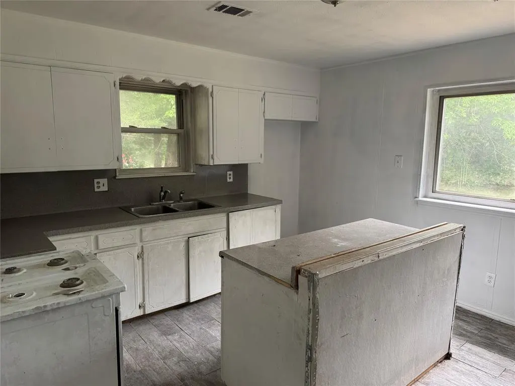 Photo 4 — 1037 Hoyt Avenue, Oklahoma City, OK 73114