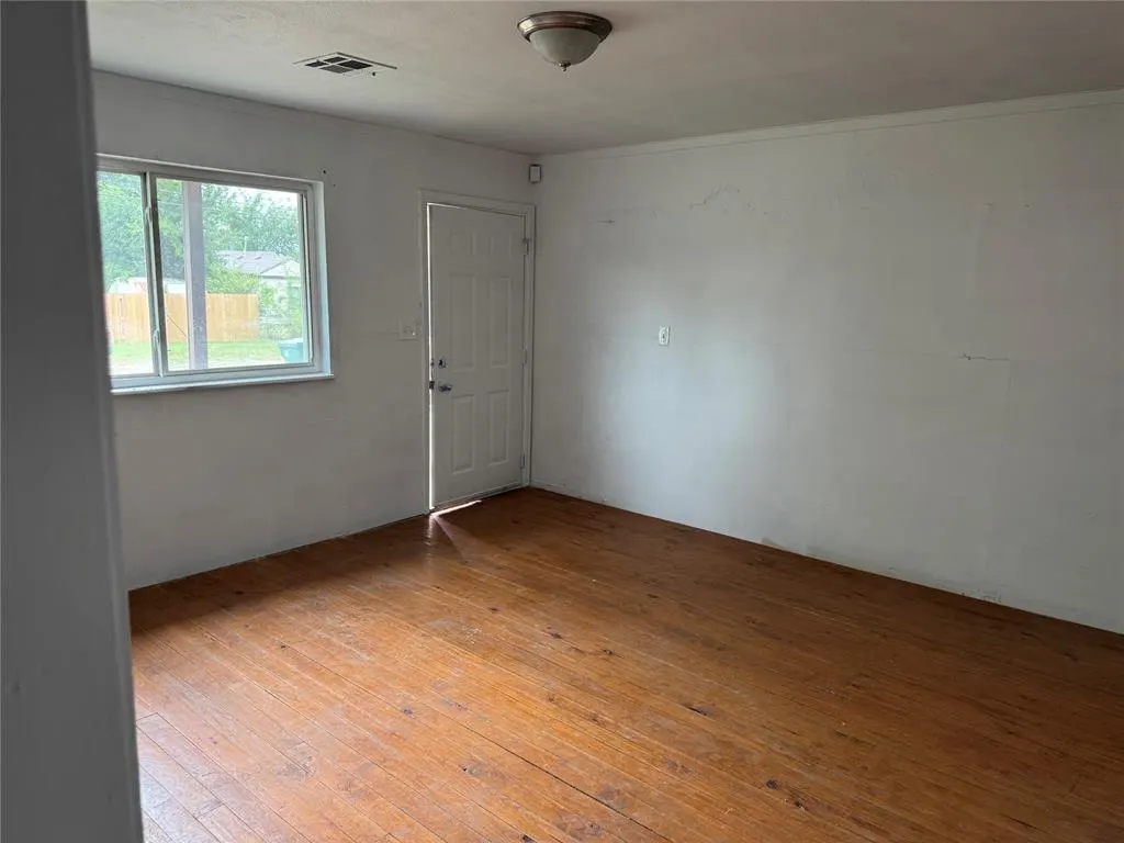 Photo 9 — 1037 Hoyt Avenue, Oklahoma City, OK 73114