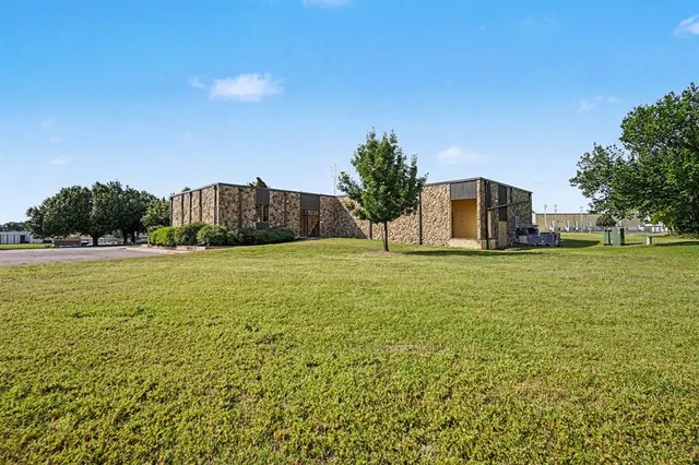 Photo 4 — 200 Sigma Place, Guthrie, OK 73044