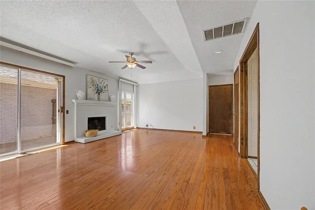 Photo 3 — 4712 Cypress Court, Oklahoma City, OK 73162