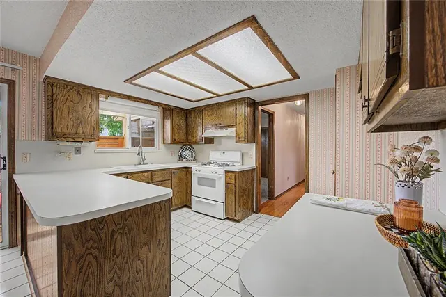 Photo 6 — 4712 Cypress Court, Oklahoma City, OK 73162