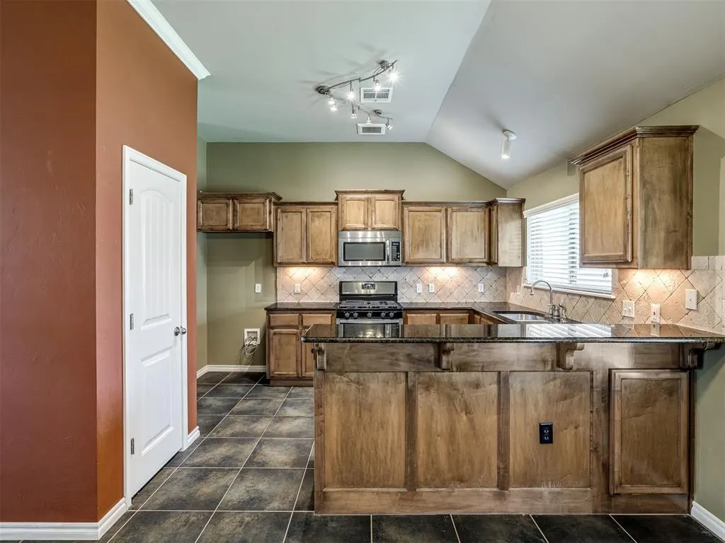 Photo 15 — 9609 SW 18th Street, Oklahoma City, OK 73128
