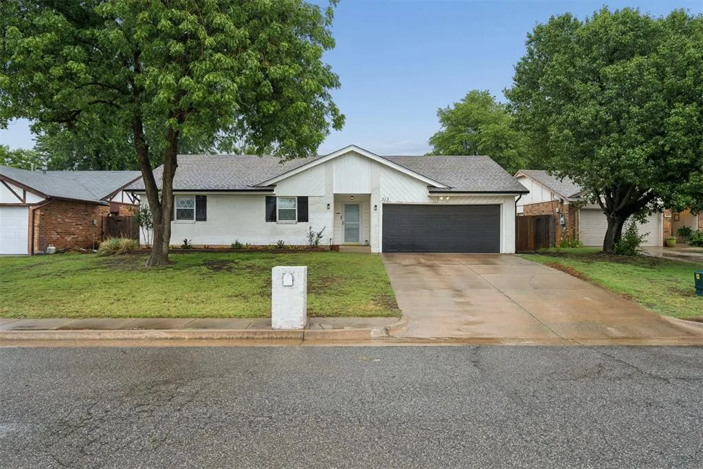 Photo 2 — 313 Cherryvale Road, Edmond, OK 73003