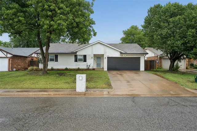 Photo 2 — 313 Cherryvale Road, Edmond, OK 73003