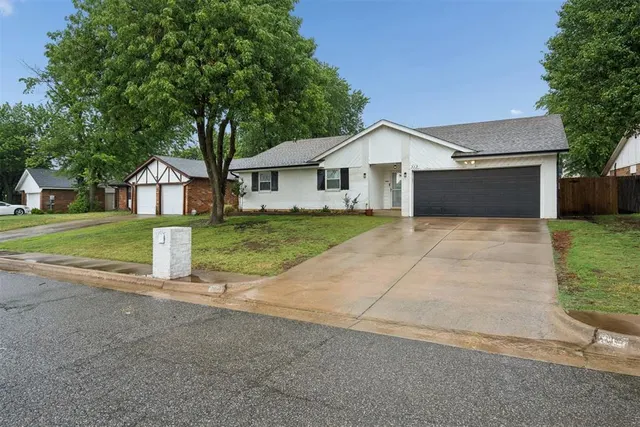 Photo 3 — 313 Cherryvale Road, Edmond, OK 73003