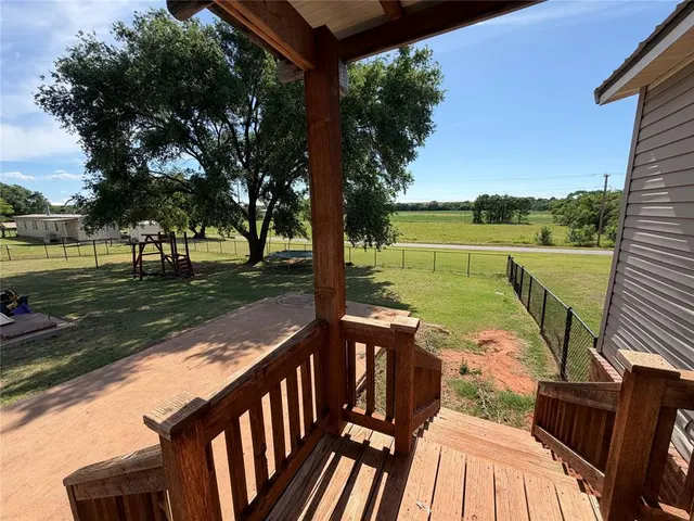 Photo 3 — 902 Banks Street, Hammon, OK 73650