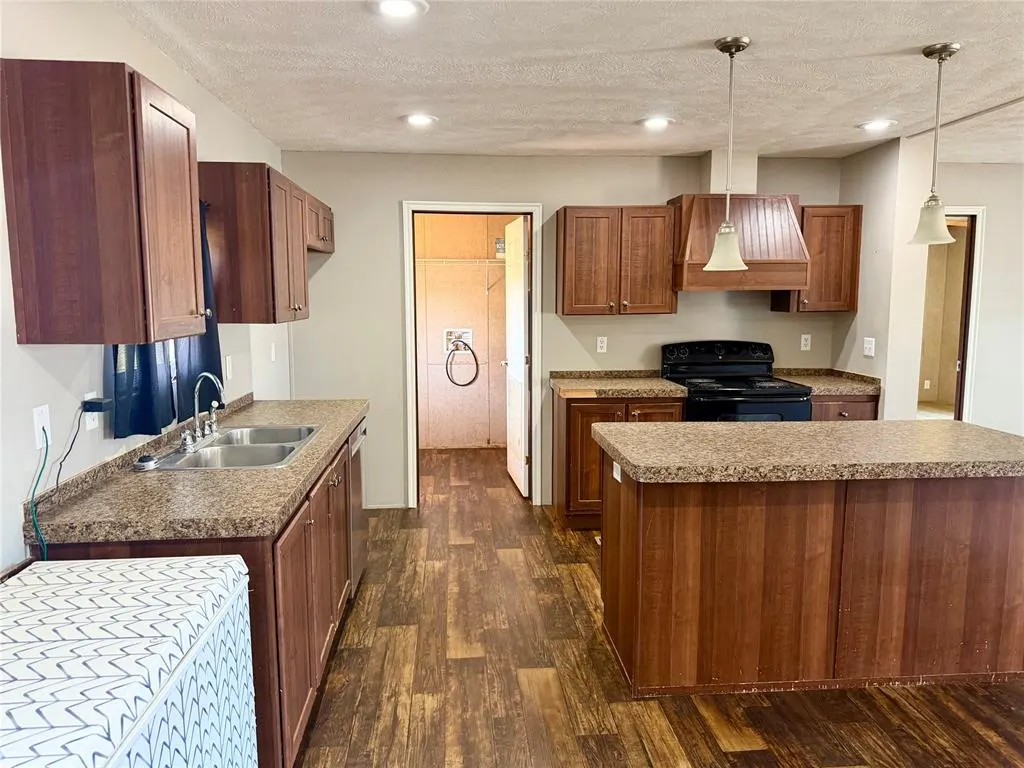 Photo 4 — 902 Banks Street, Hammon, OK 73650