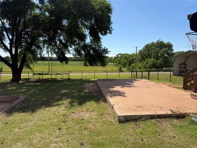 Photo 7 — 902 Banks Street, Hammon, OK 73650
