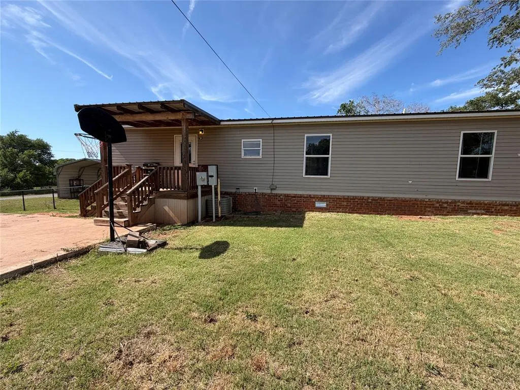 Photo 9 — 902 Banks Street, Hammon, OK 73650