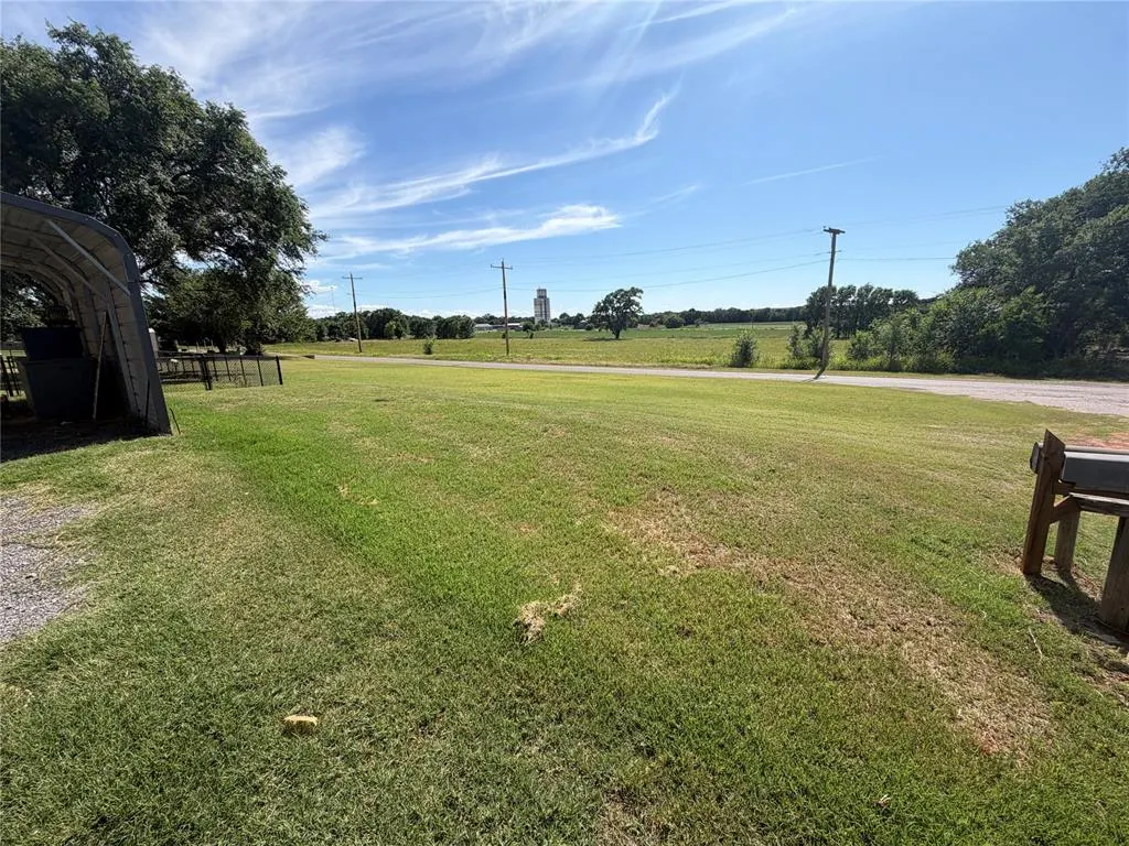Photo 13 — 902 Banks Street, Hammon, OK 73650