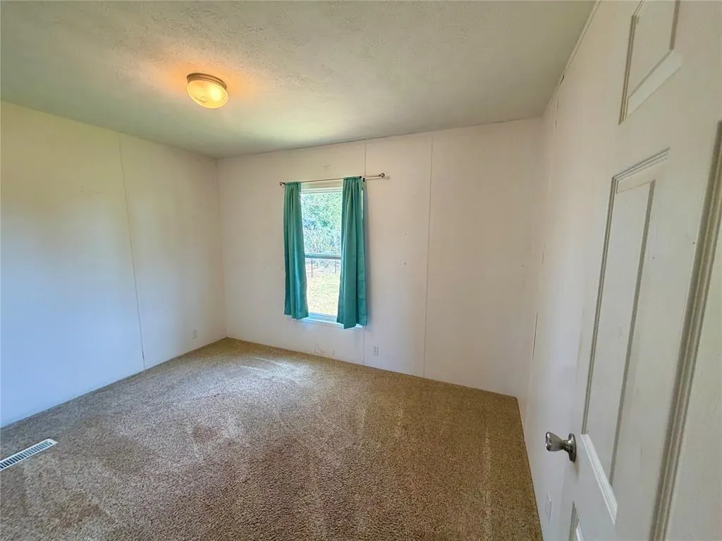 Photo 14 — 902 Banks Street, Hammon, OK 73650