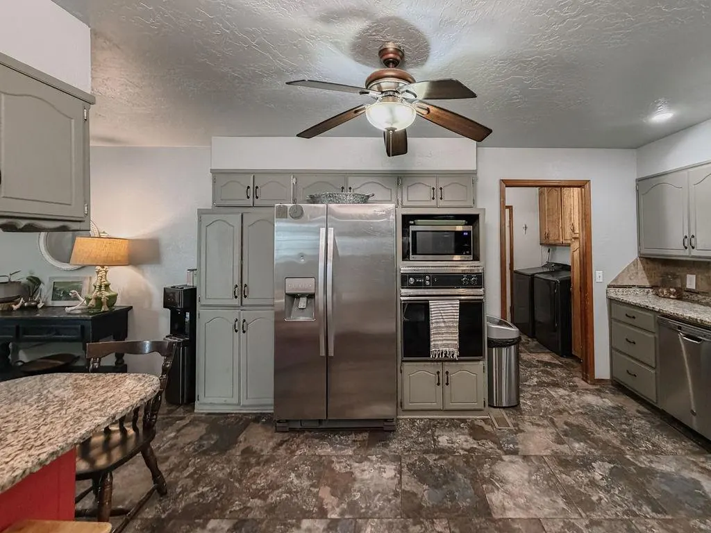 Photo 11 — 1003 N Oak, Hinton, OK 73047