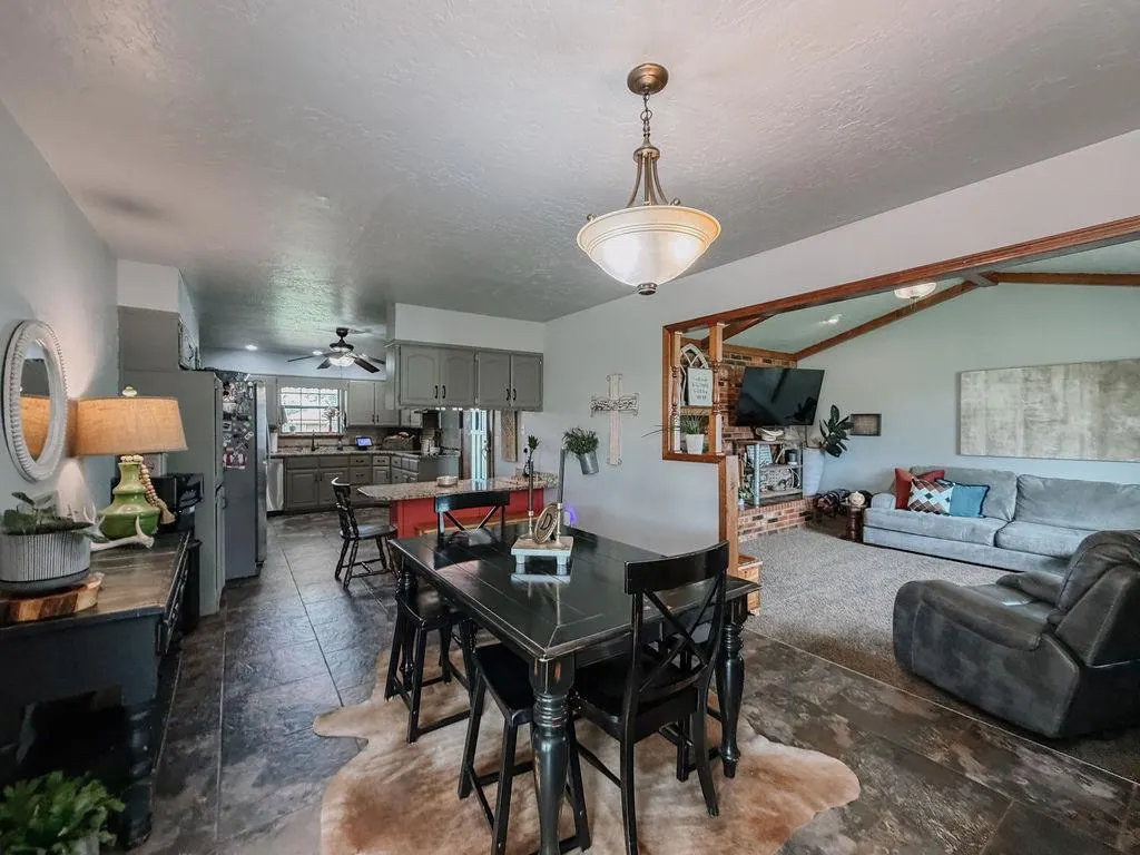 Photo 14 — 1003 N Oak, Hinton, OK 73047