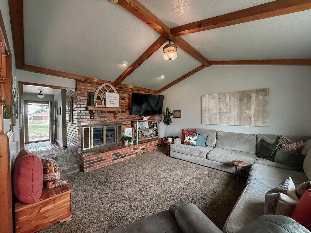 Photo 17 — 1003 N Oak, Hinton, OK 73047